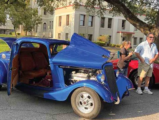 Car show  gaining  interest, participants