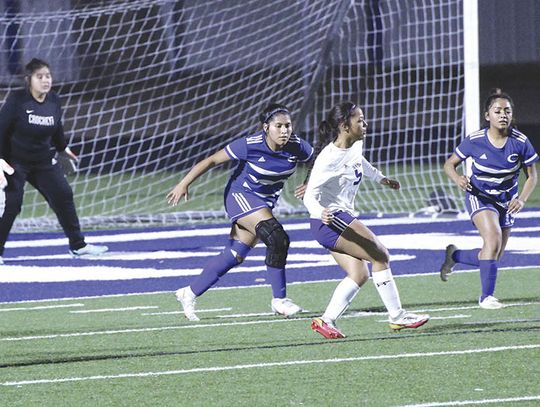 Lady Dogs go 2-2 at soccer tourney