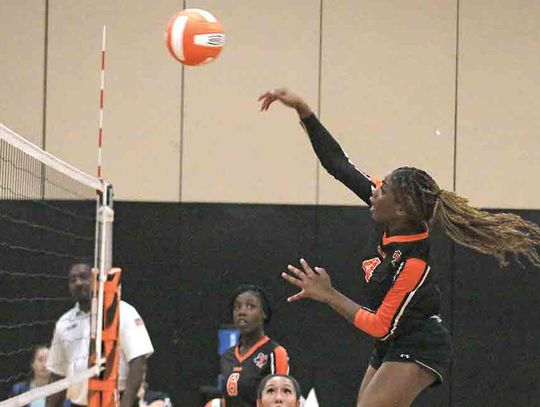 Lady Indians split matches