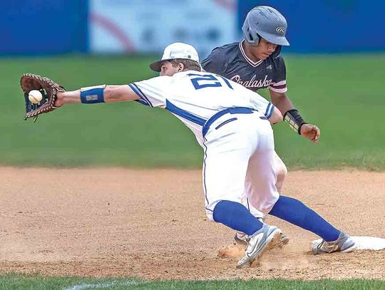 Onalaska squeezes by Shepherd