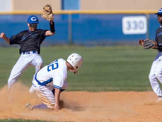 Pirates sweep Bulldogs in district play