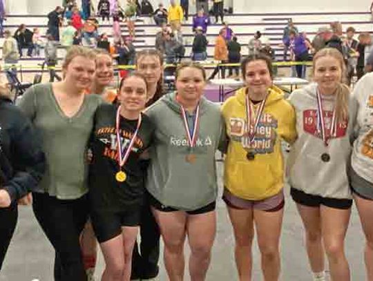 Warren lifters show strength at meet