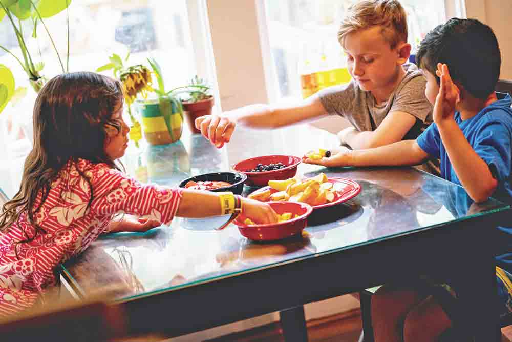 Family mealtime provides a greater opportunity to select and serve more nutritious and healthful foods. Texas A&M Healthy South Texas photo by Sam Craft