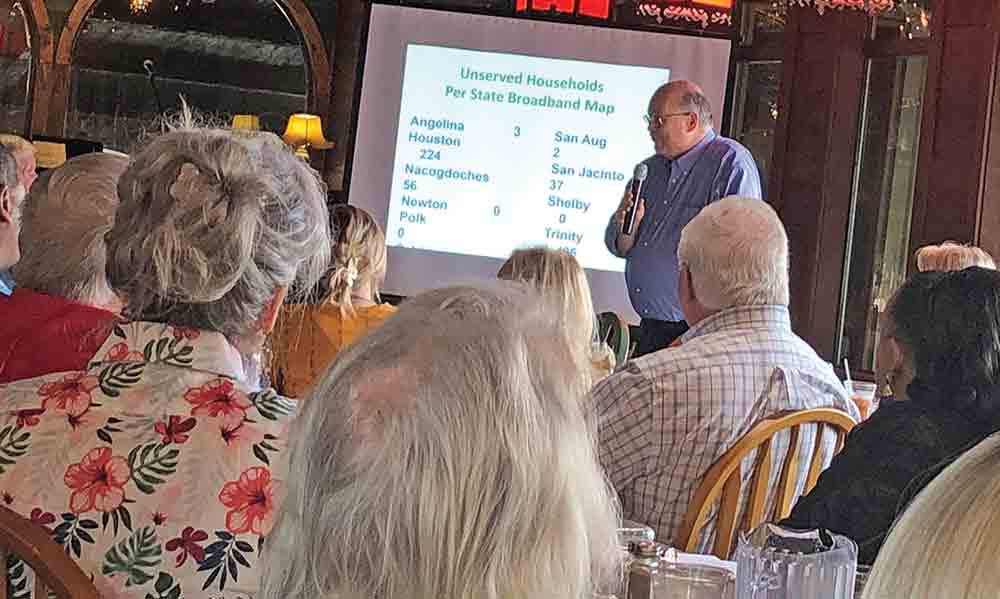 Mickey Slimp shows list of underserved households to a large crowd. PHOTO BY JAN WHITE|HCC