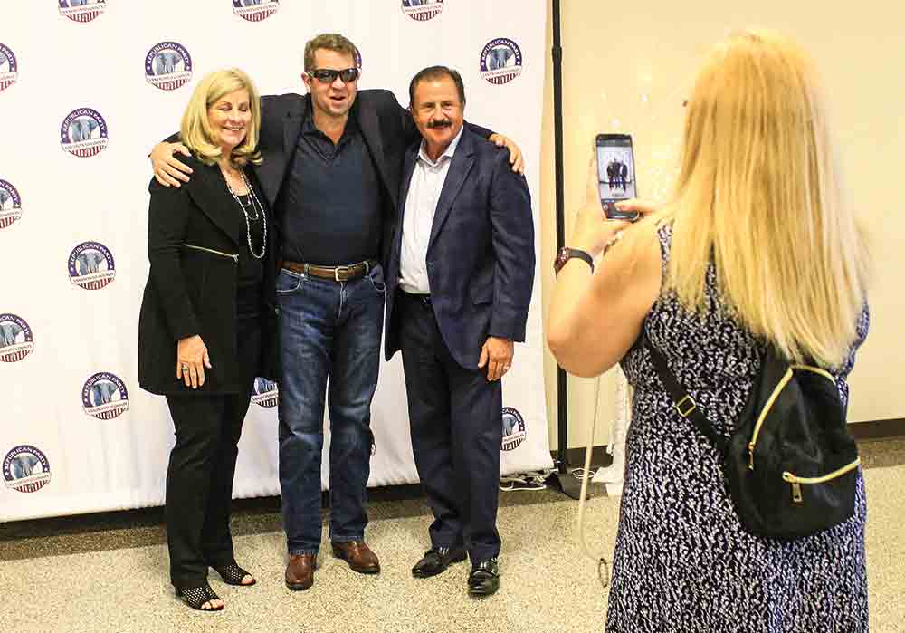 Michael Berry, speaker for the San Jacinto County Republican Party’s annual Reagan Dinner, took photos with guests. Photos by Tony Farkas