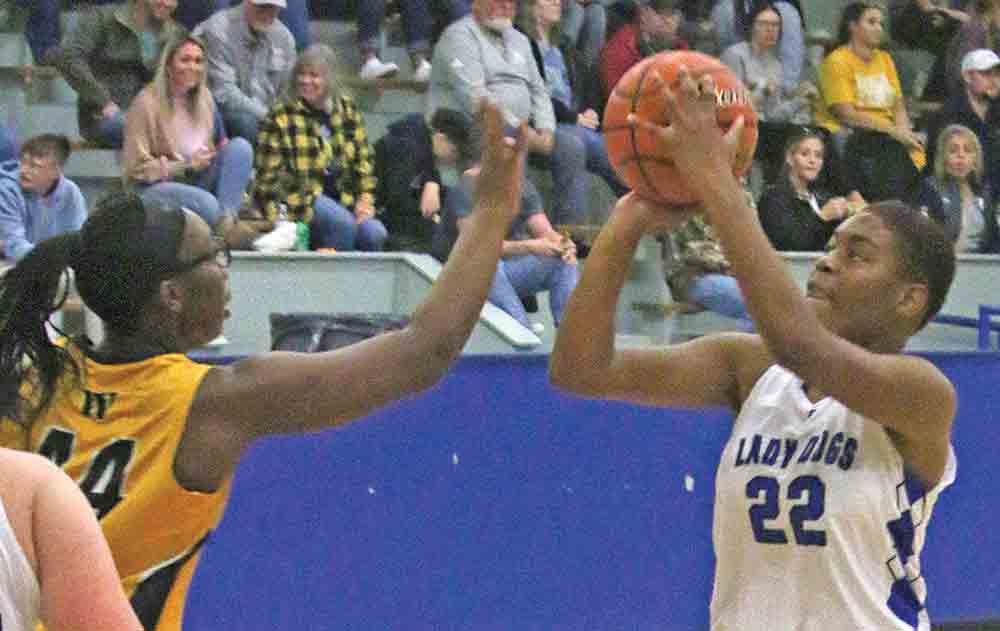 Mazaiya McQueen hit a field goal for the Lady Bulldogs in the third quarter. PHOTOS BY BRIAN BESCH