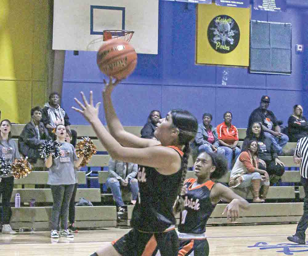 Brianaly Resendez is alone for the layup.