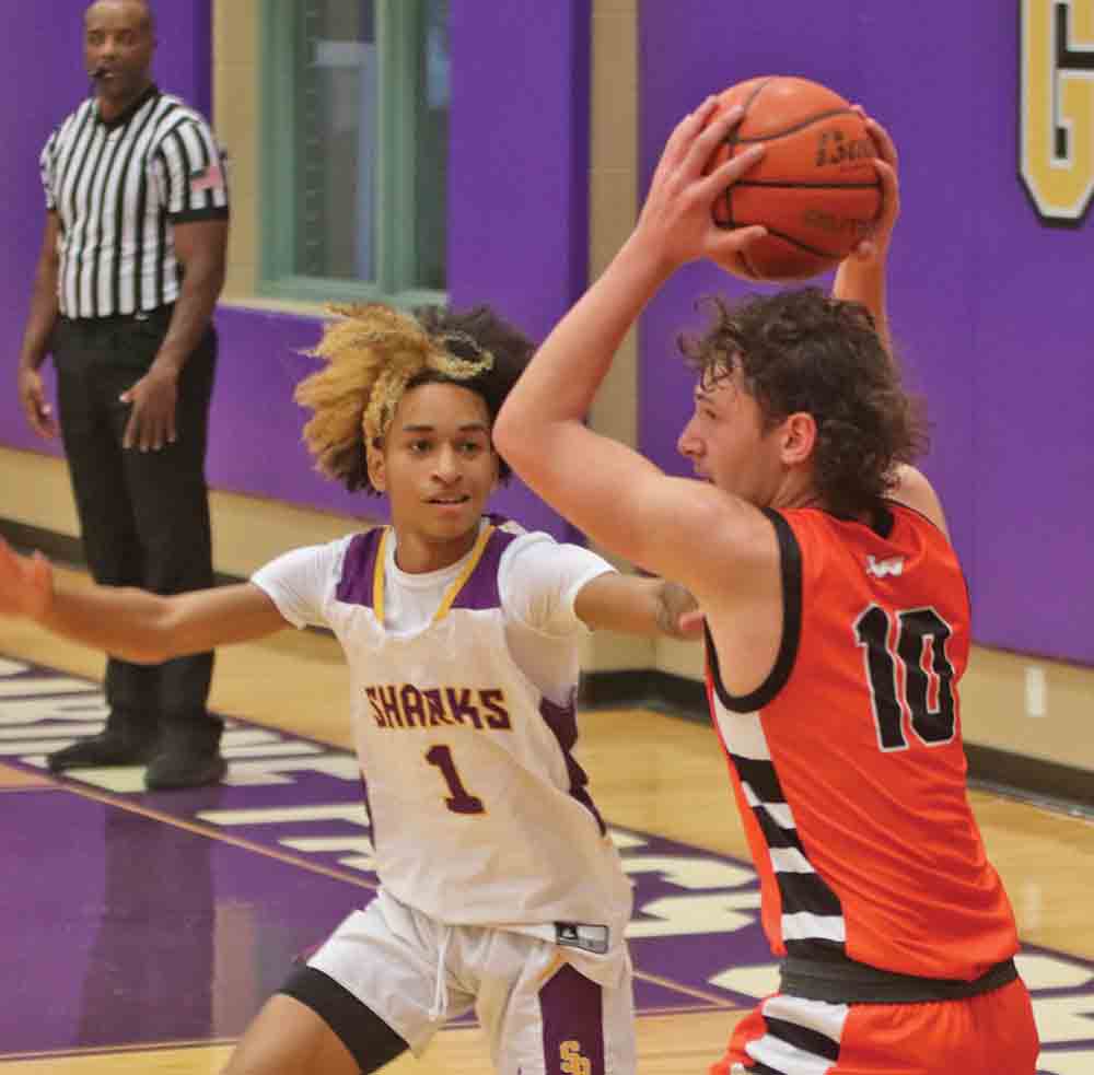 The Warren Warriors’ Clayton Fountain looks for an opening during the Warriors’ game last Thursday in Sabine Pass against the Sharks. COURTESY PHOTO WARREN ISD